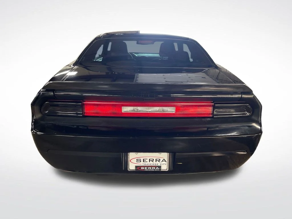 Used 2013 Black Dodge SXT image 4