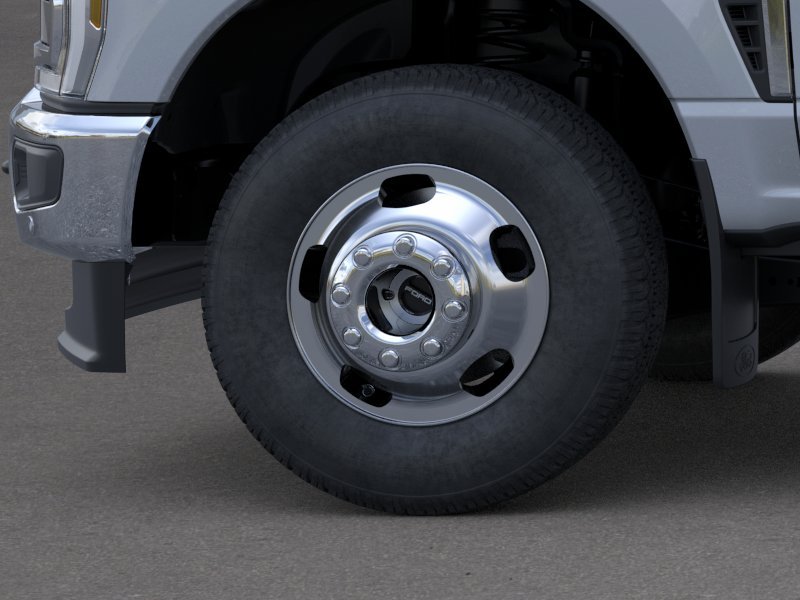 New 2026 Glacier Gray Metallic Tri-Coat Ford F-350® Lariat® image 19