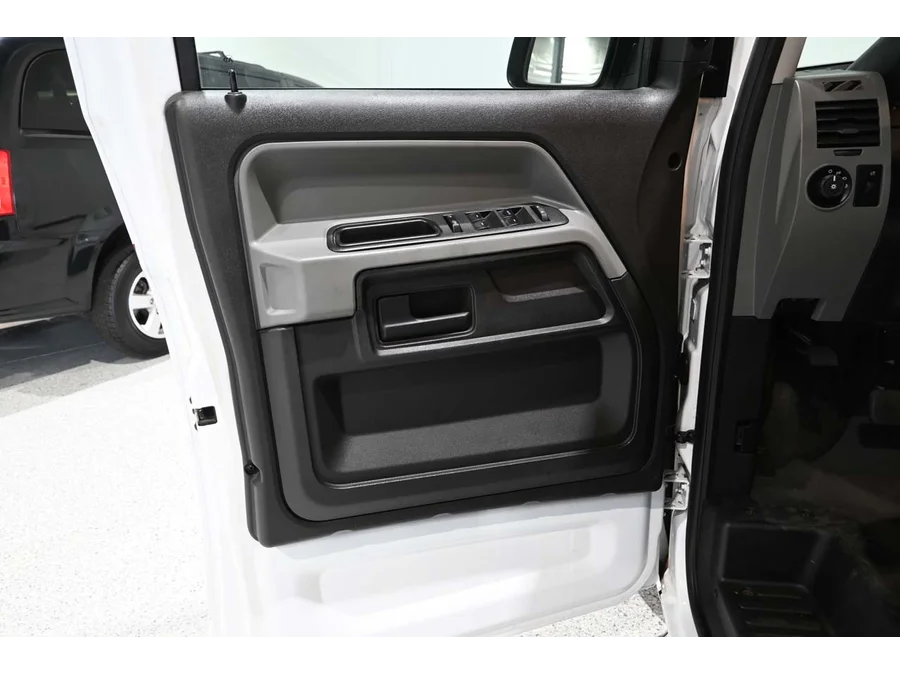 Used 2014 WHITE VPG DX Mobility Handicap Van image 27