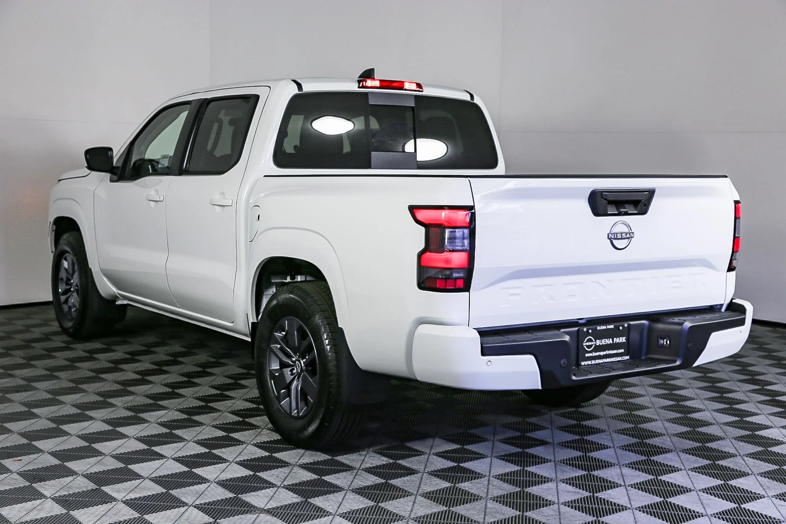 2025 Nissan Frontier SV - Photo 5