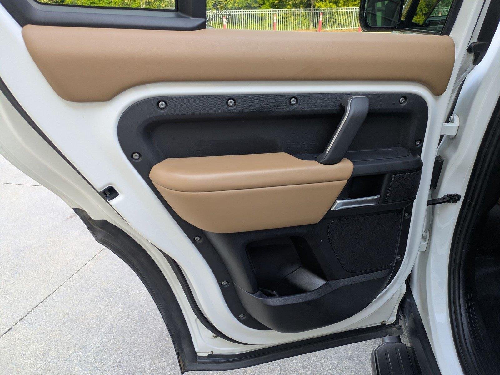 Used 2025 Fuji White Land Rover X-Dynamic SE image 26