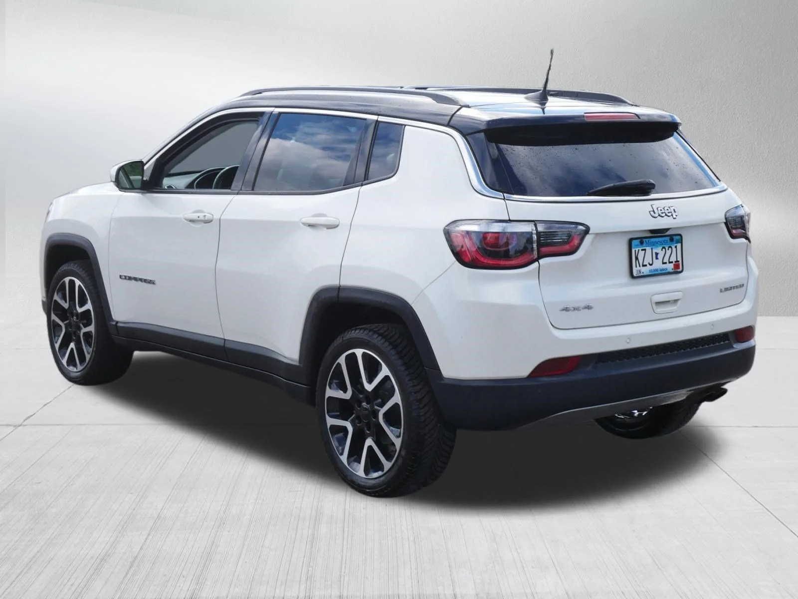 Used 2021 Pearl White Tri-Coat Jeep Limited image 5