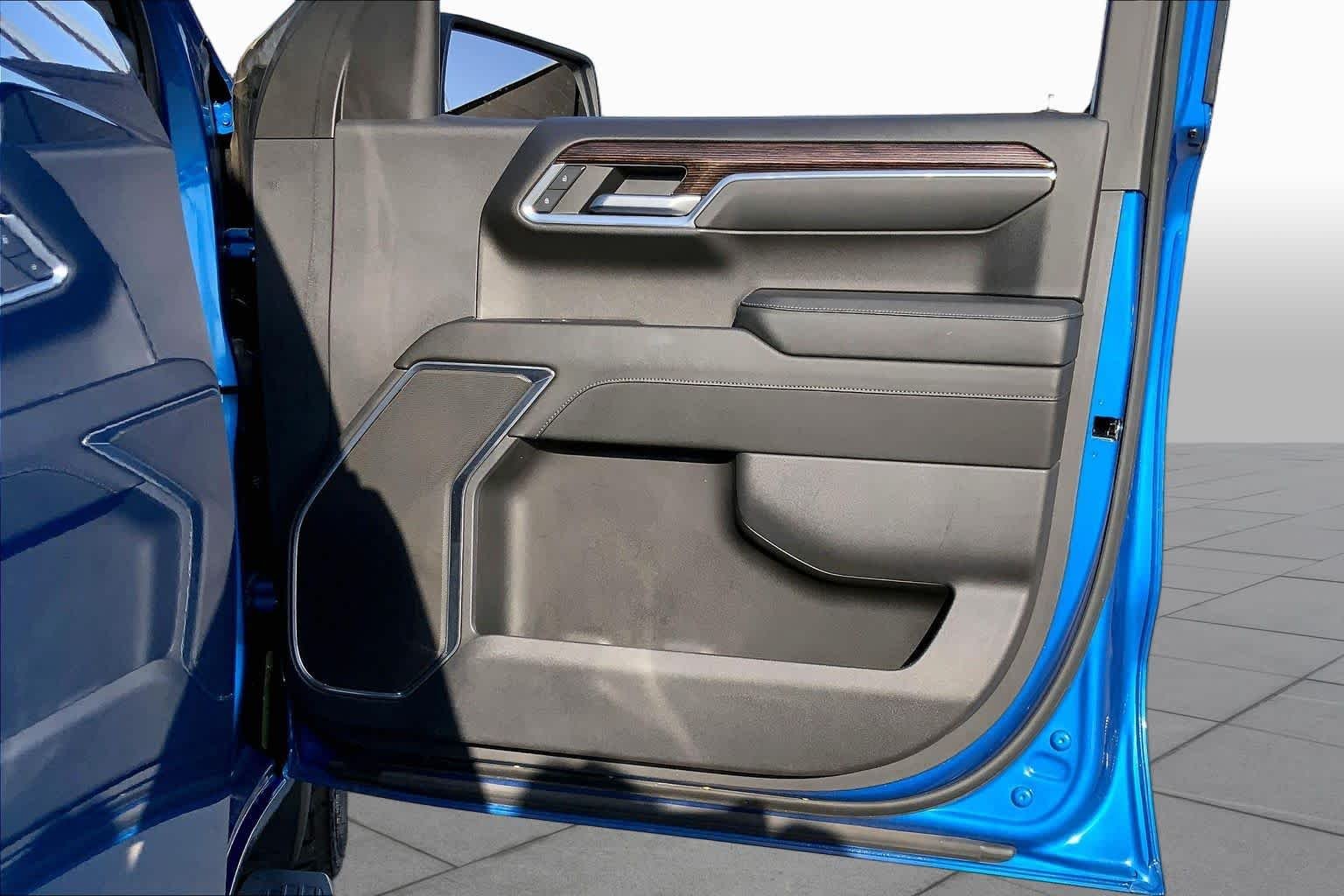 Certified Used 2024 Dynamic Blue Metallic GMC Elevation image 21
