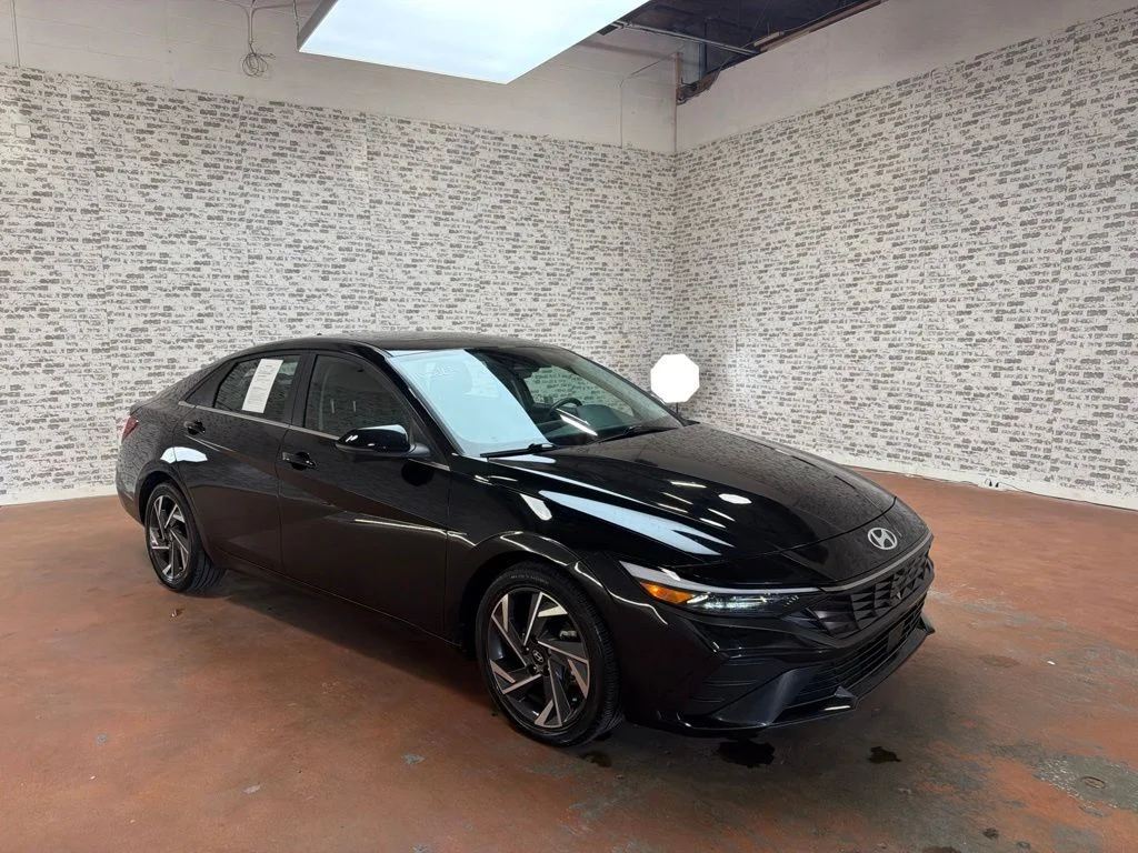 Used 2024 Abyss Black Hyundai Limited image 1