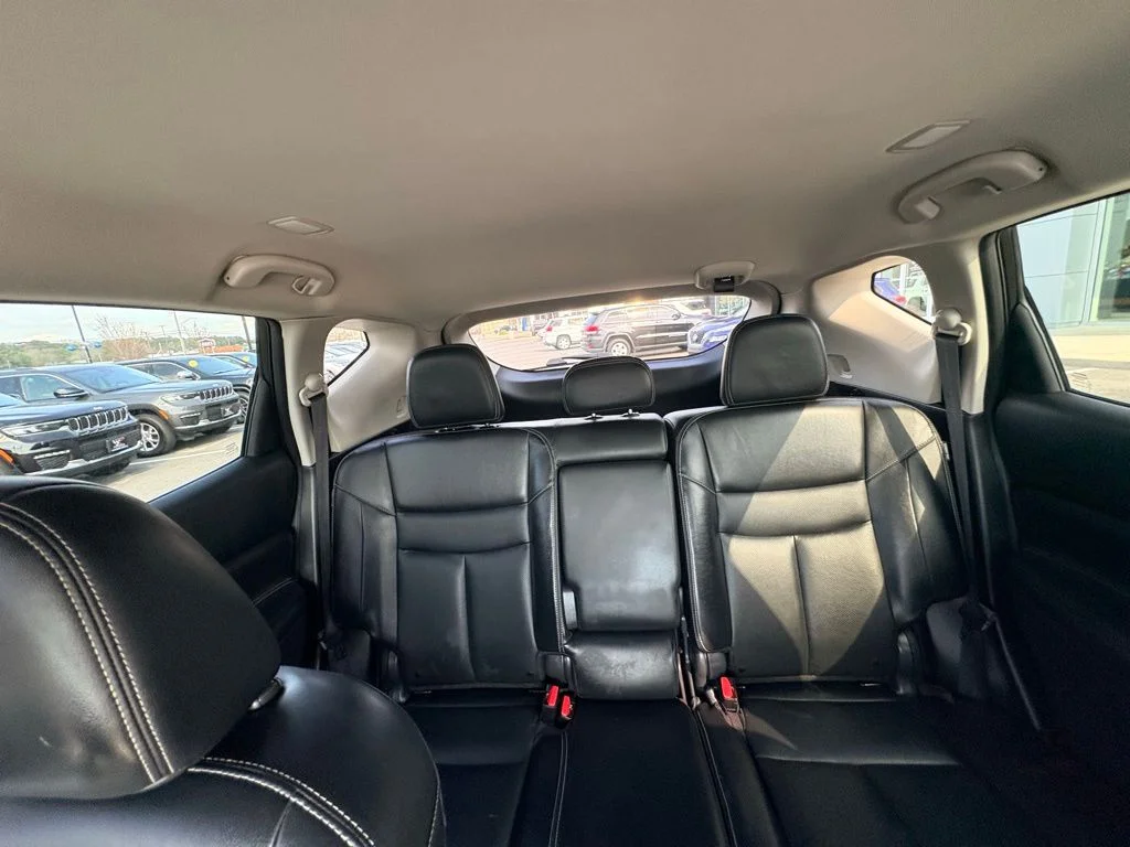 Used 2020 Red Nissan SL image 31