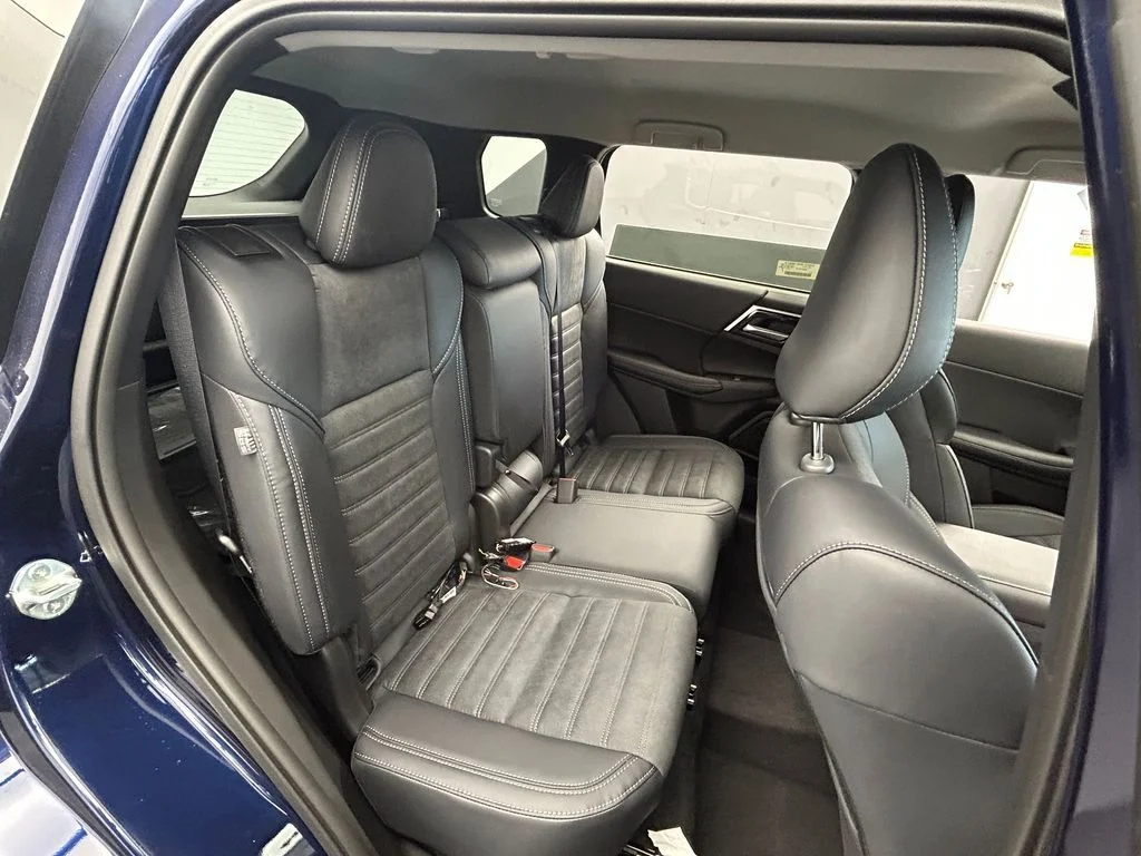 New 2026 Cosmic Blue Metallic Mitsubishi SE image 50