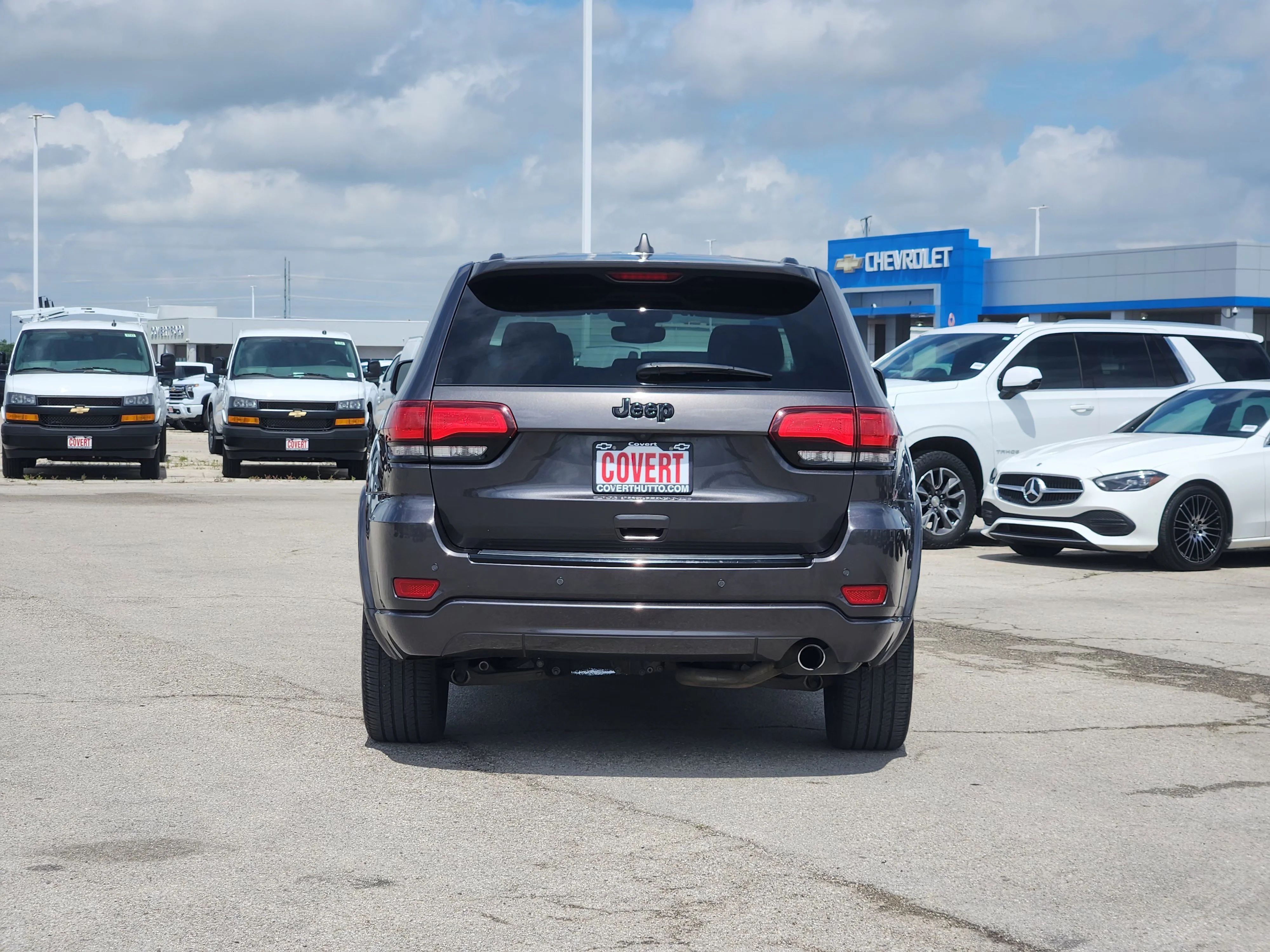 Used 2018 Granite Crystal Metallic Clearcoat Jeep Altitude image 6