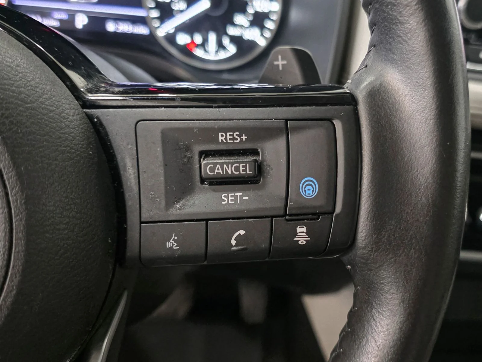 Used 2023 White Nissan SL image 34