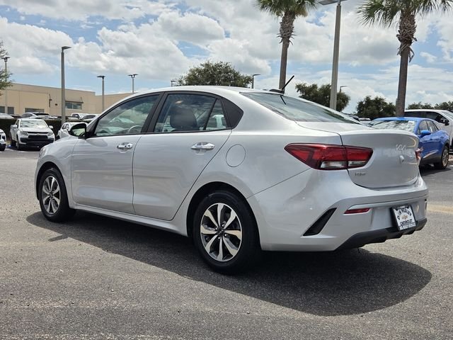 Used 2022 Silver Kia S image 4