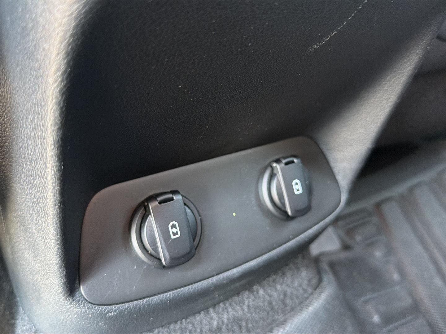 Used 2020 Twilight Black Hyundai SE image 13