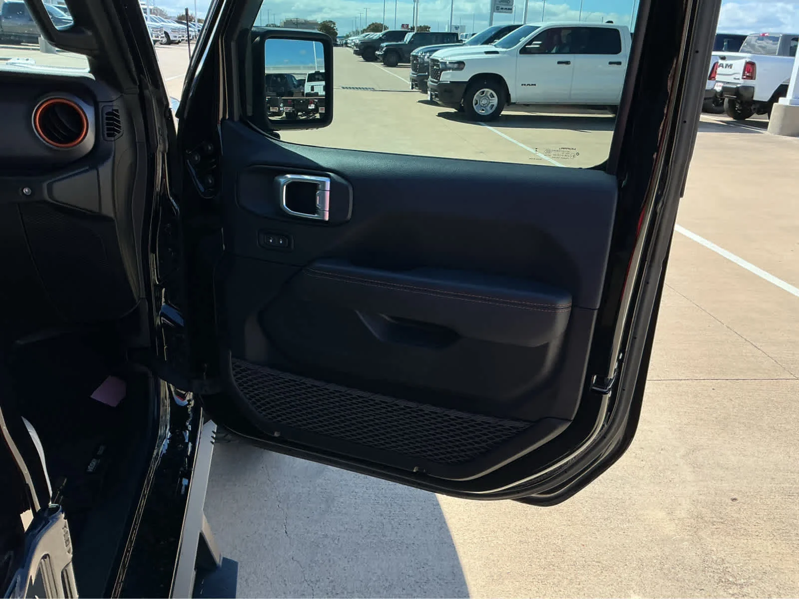 Used 2023 Black Clearcoat Jeep Mojave image 21