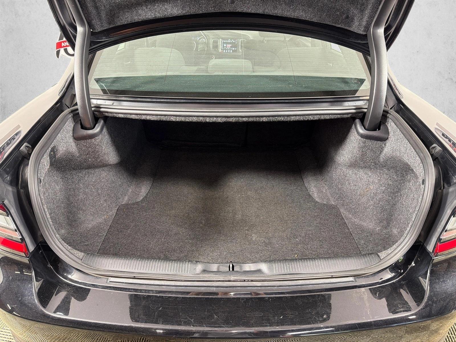 Used 2023 Pitch Black Clearcoat Dodge SXT image 18