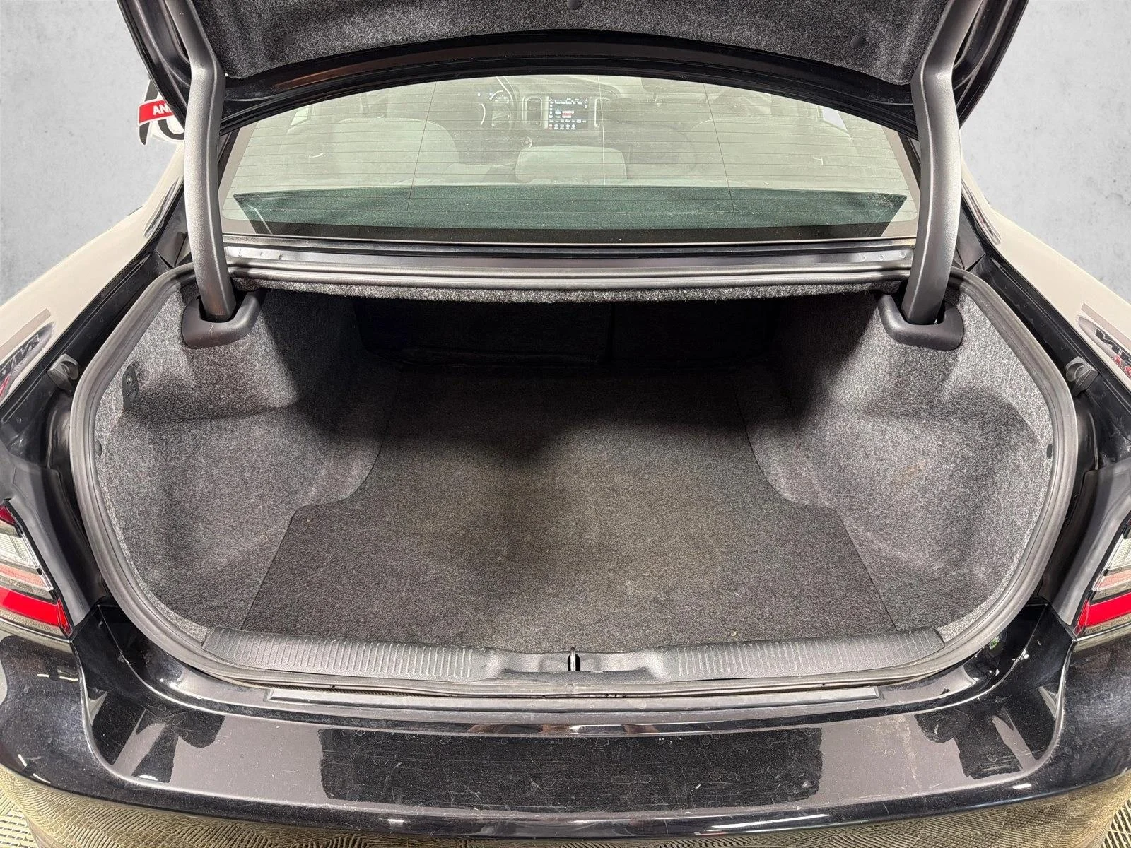 Used 2023 Black Dodge SXT image 18