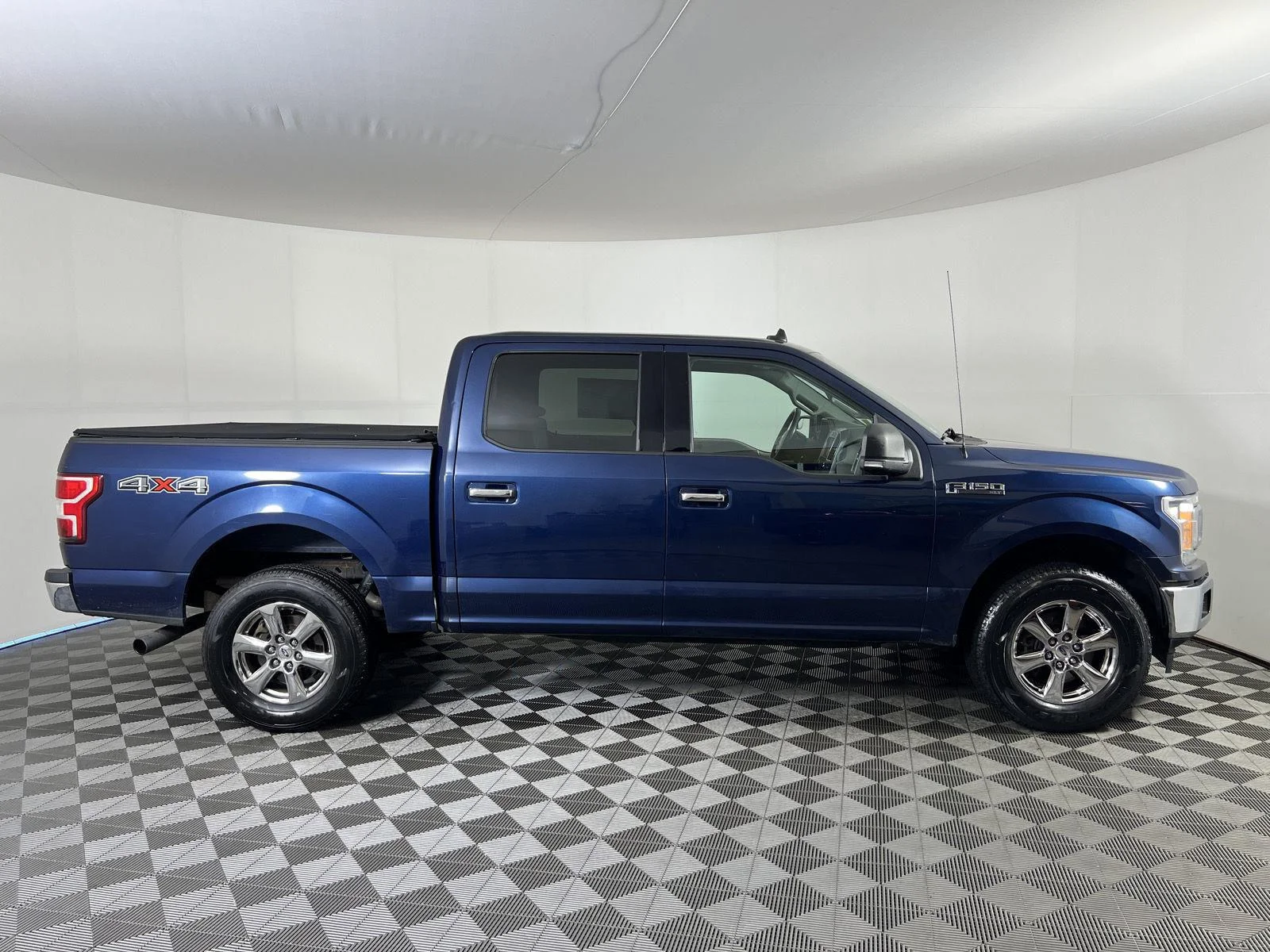 Used 2019 Blue Jeans Ford XLT image 2