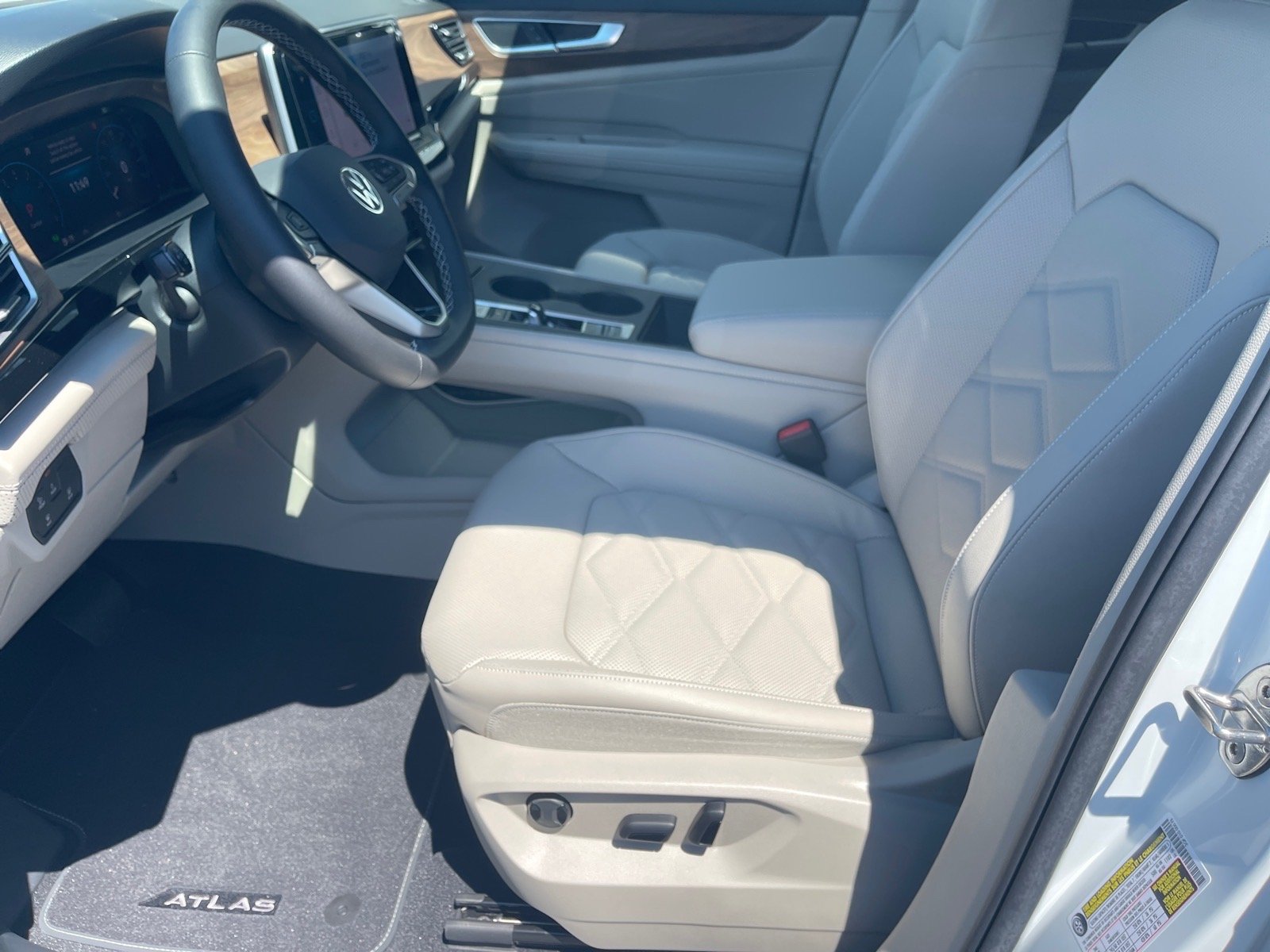 New 2026 Opal White Pearl Volkswagen SE image 10