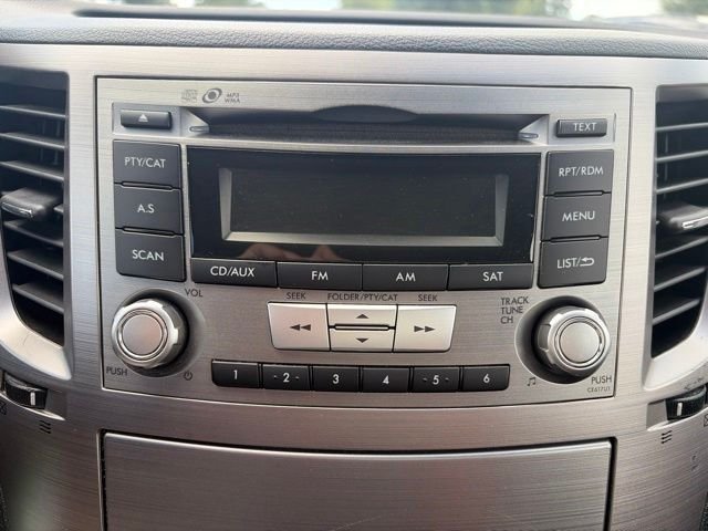 Used 2013 Silver Subaru 2.5i Premium image 33