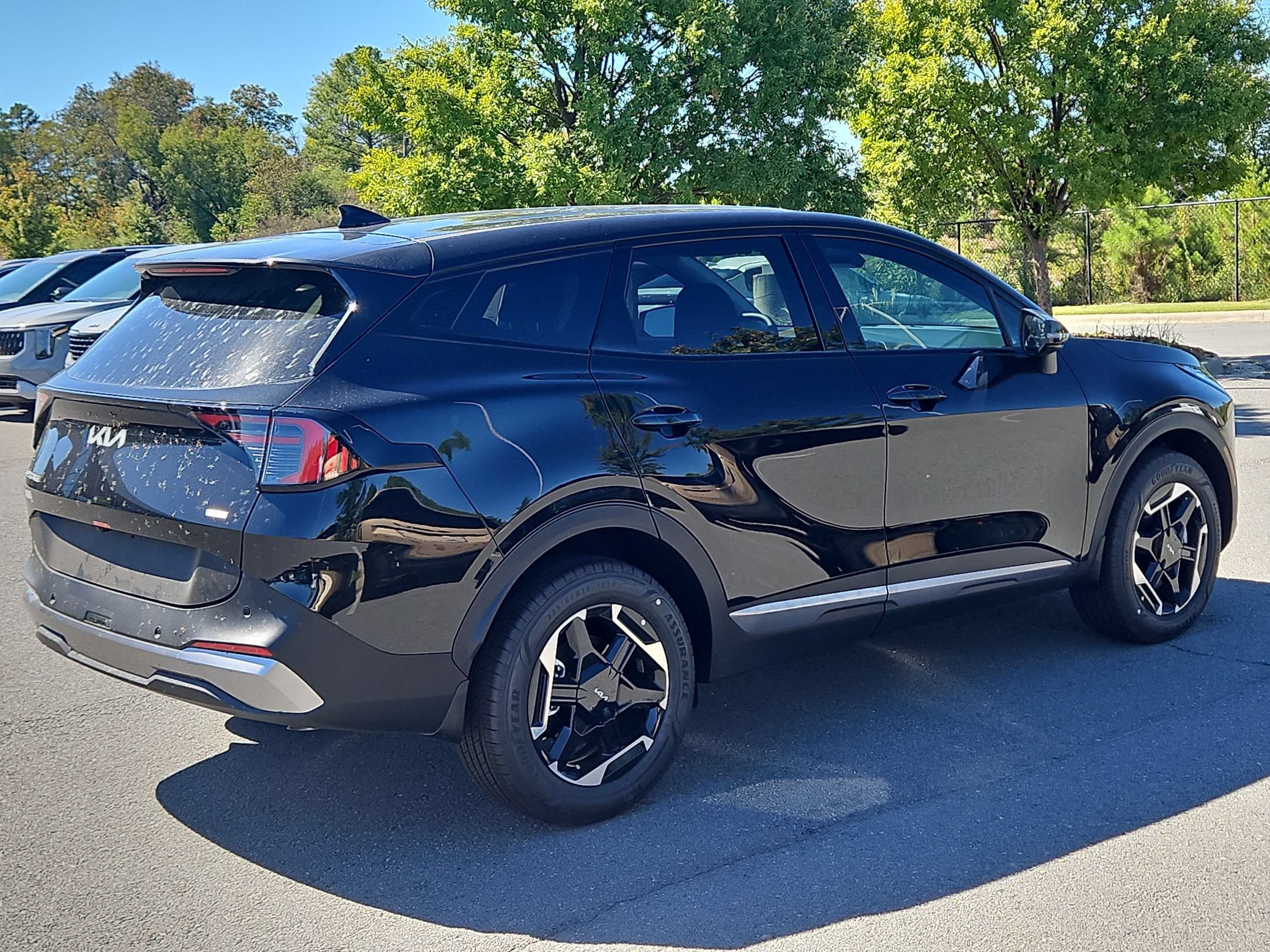 New 2027 Fusion Black Kia S image 7