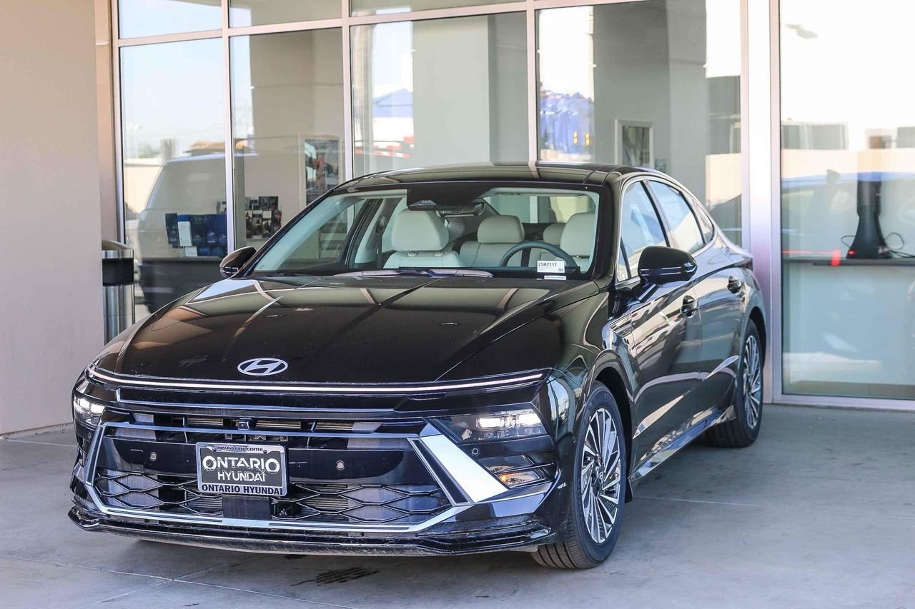New 2025 Black Hyundai Limited image 4