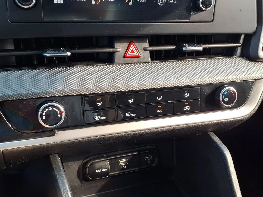 Used 2023 White Kia LX image 20