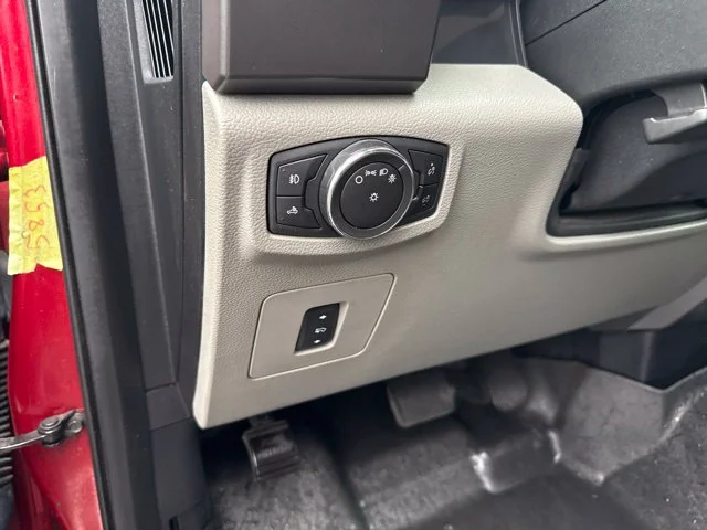 Used 2015 Red Ford XLT image 25