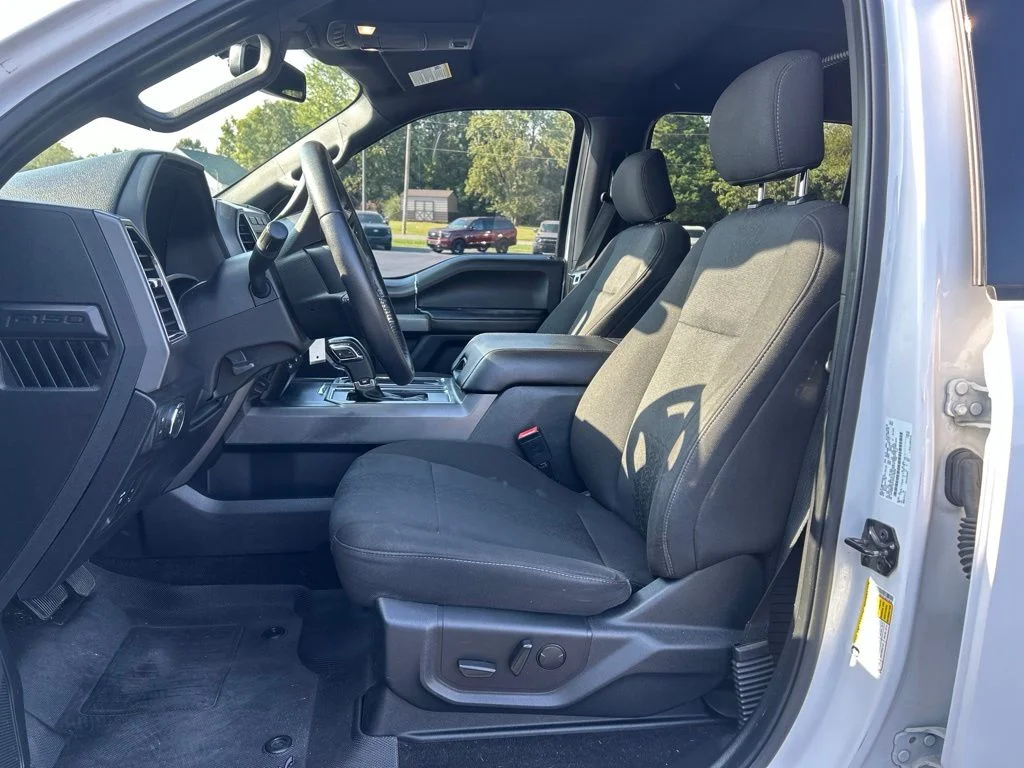 Used 2019 Oxford White Ford XLT image 10
