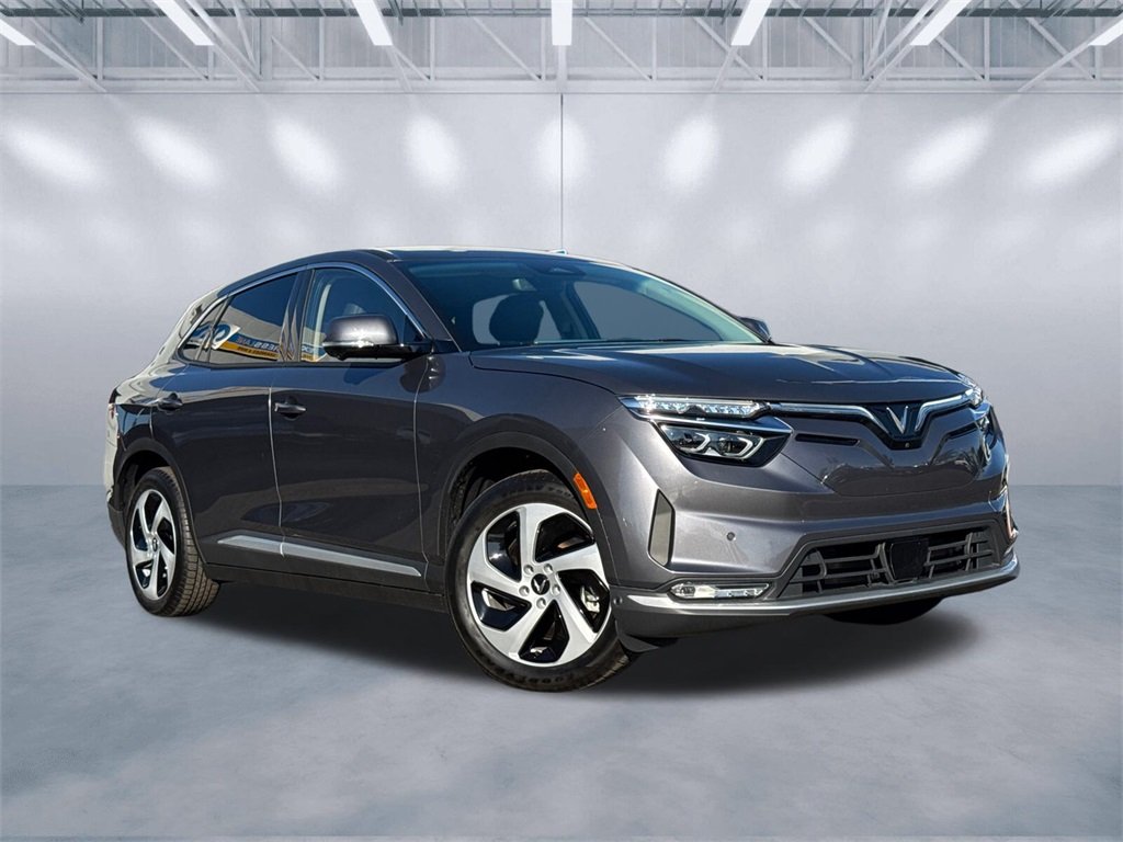 2025 VinFast VF 8 Eco