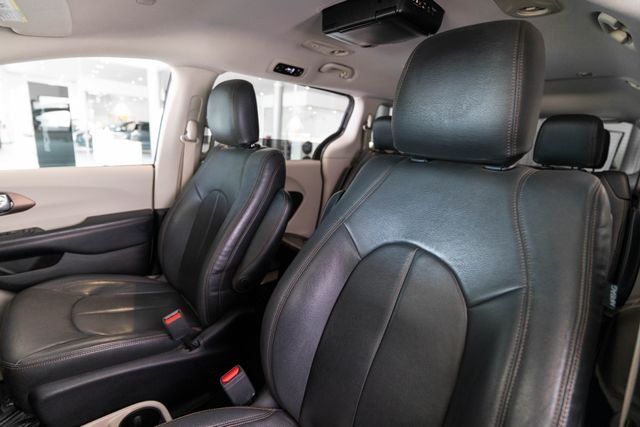 Used 2017 Silver Chrysler Touring image 5