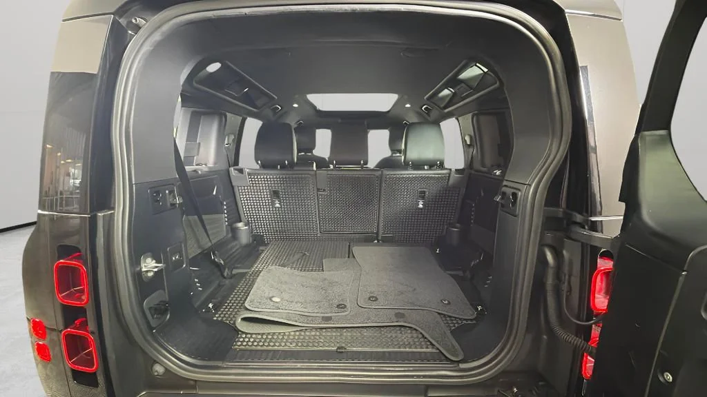 Used 2023 Gray Land Rover 110 X-Dynamic SE image 28