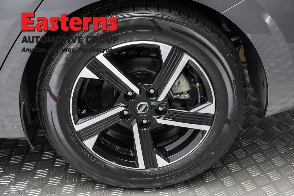 Used 2024 Gray Nissan SV image 8