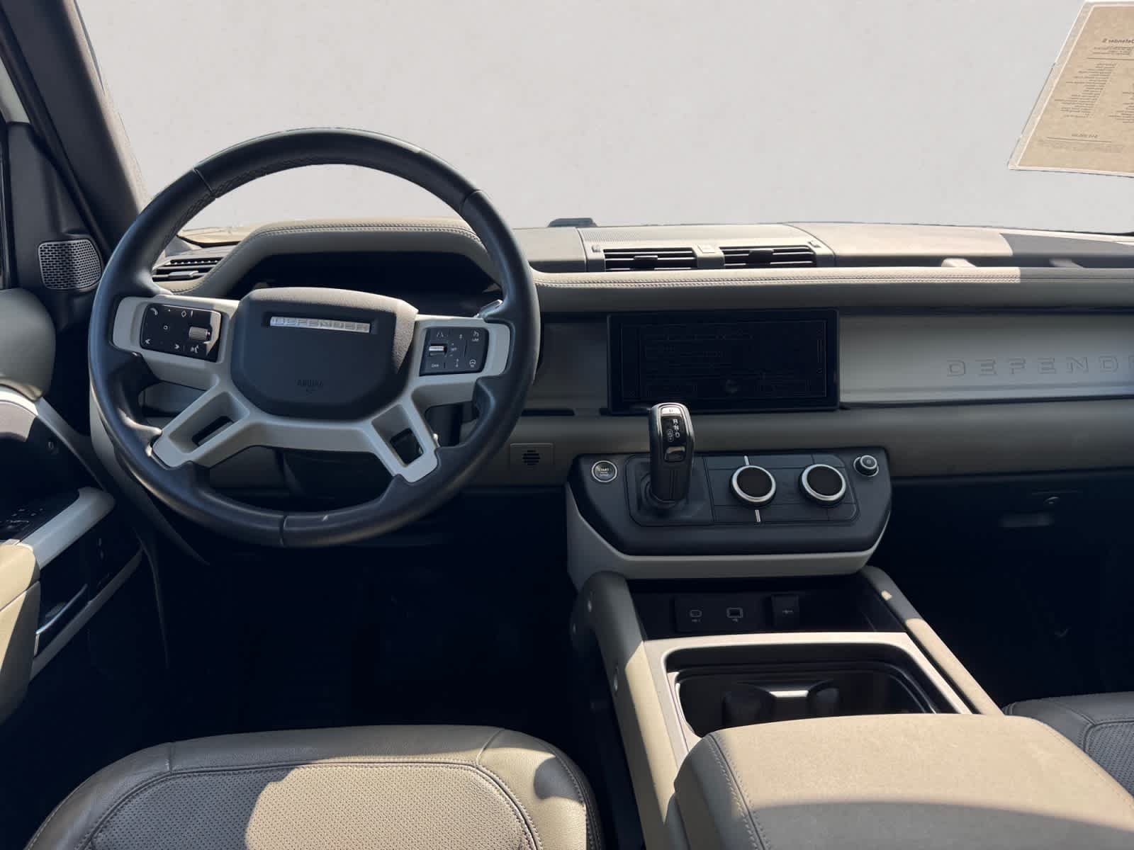 Used 2024  Land Rover S image 10