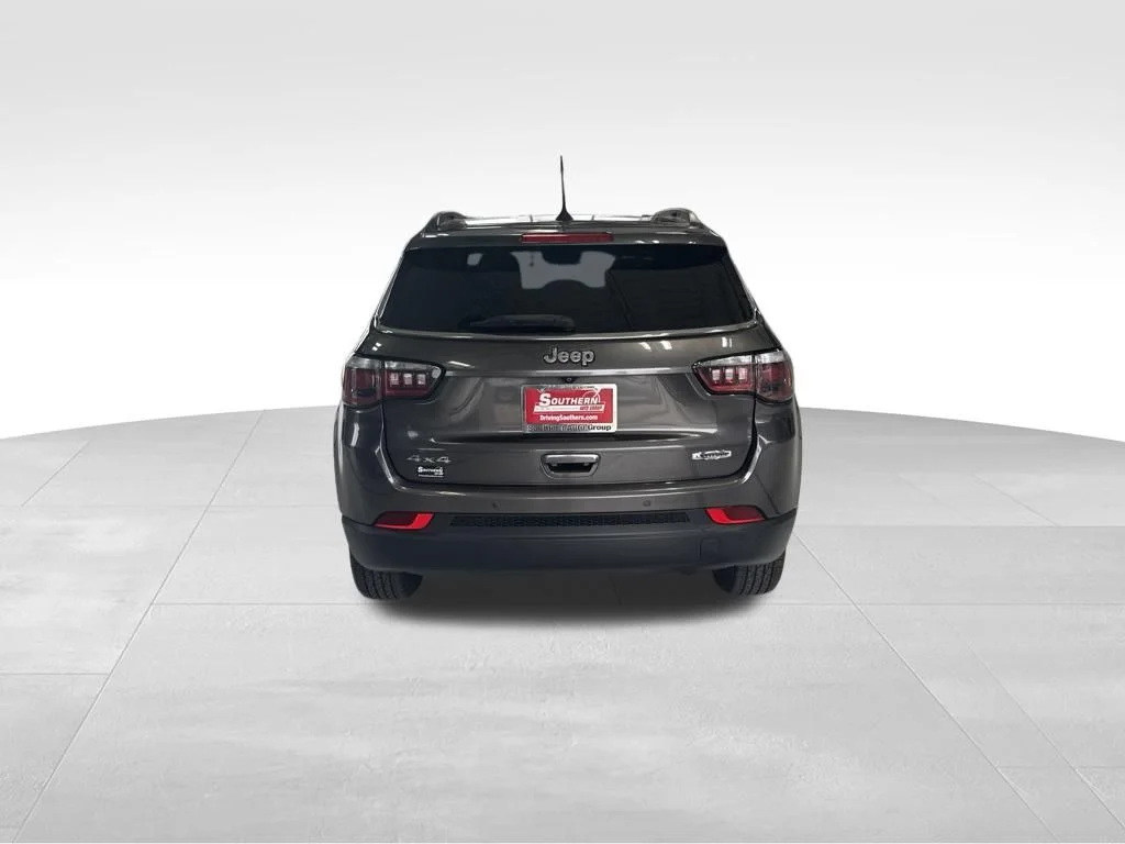 Used 2018 Gray Jeep Latitude image 4