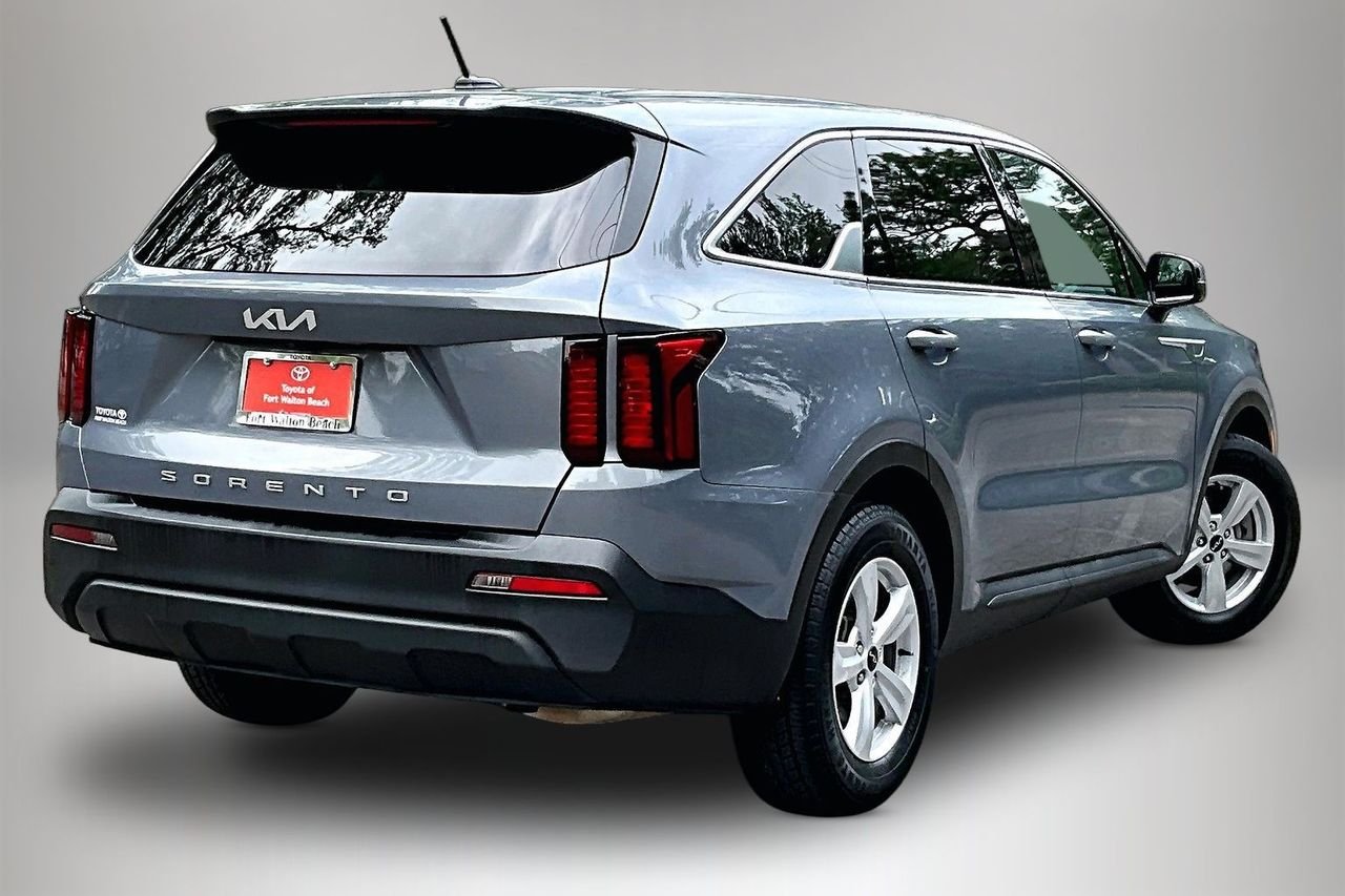 Used 2022 Silver Kia LX image 5
