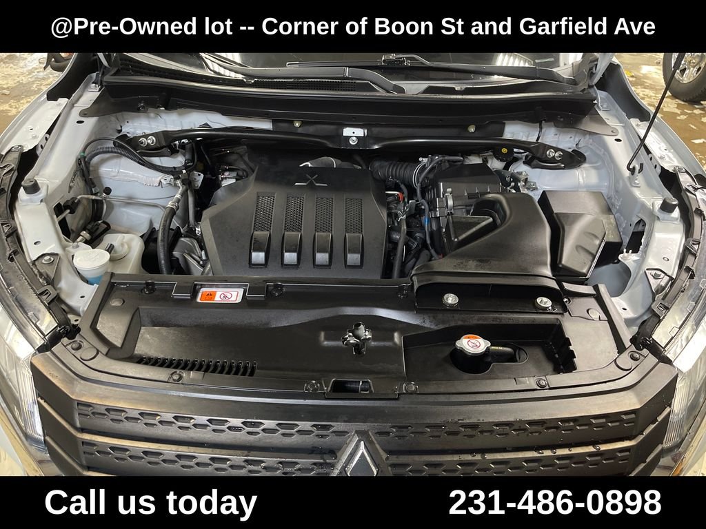 Used 2022  Mitsubishi ES image 9