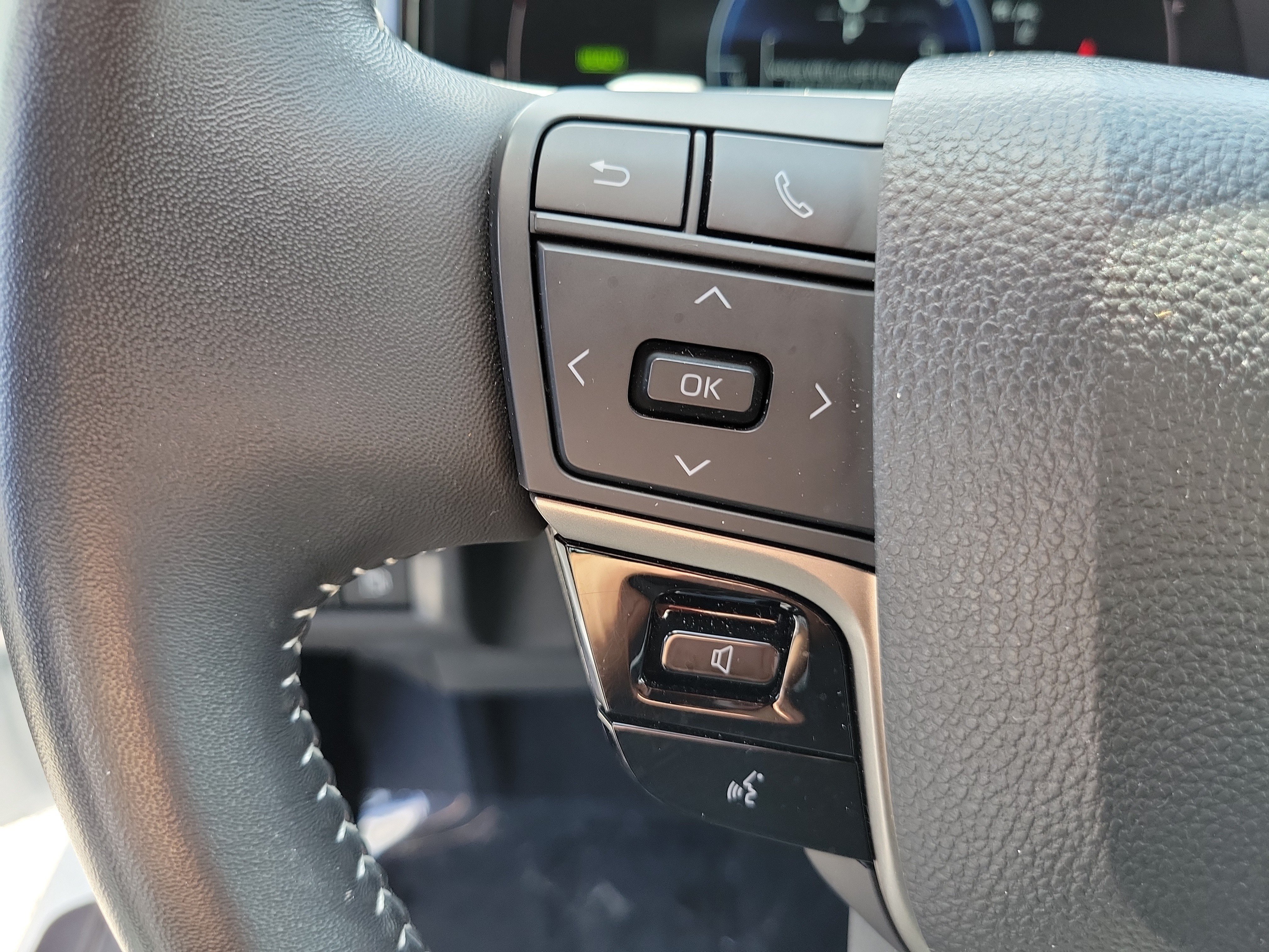 Used 2025 Ice Toyota SE image 24