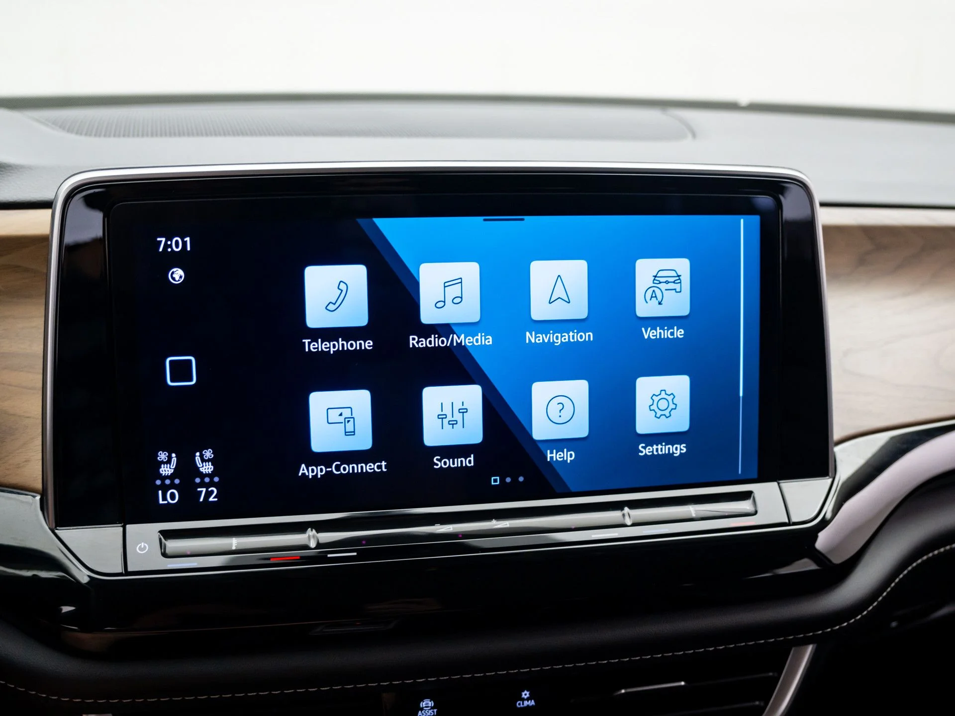 Used 2024  Volkswagen 2.0T SE image 22