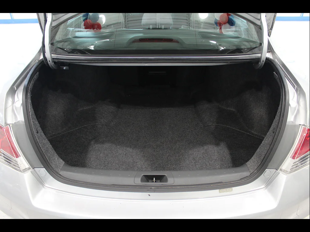 Used 2008 Alabaster Silver Metallic Honda LX image 19