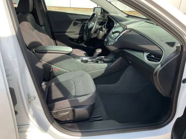 Used 2024 White Chevrolet LT image 33