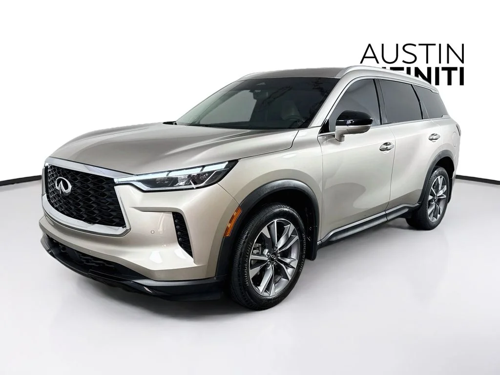 Certified Used 2024 Silver INFINITI LUXE image 5