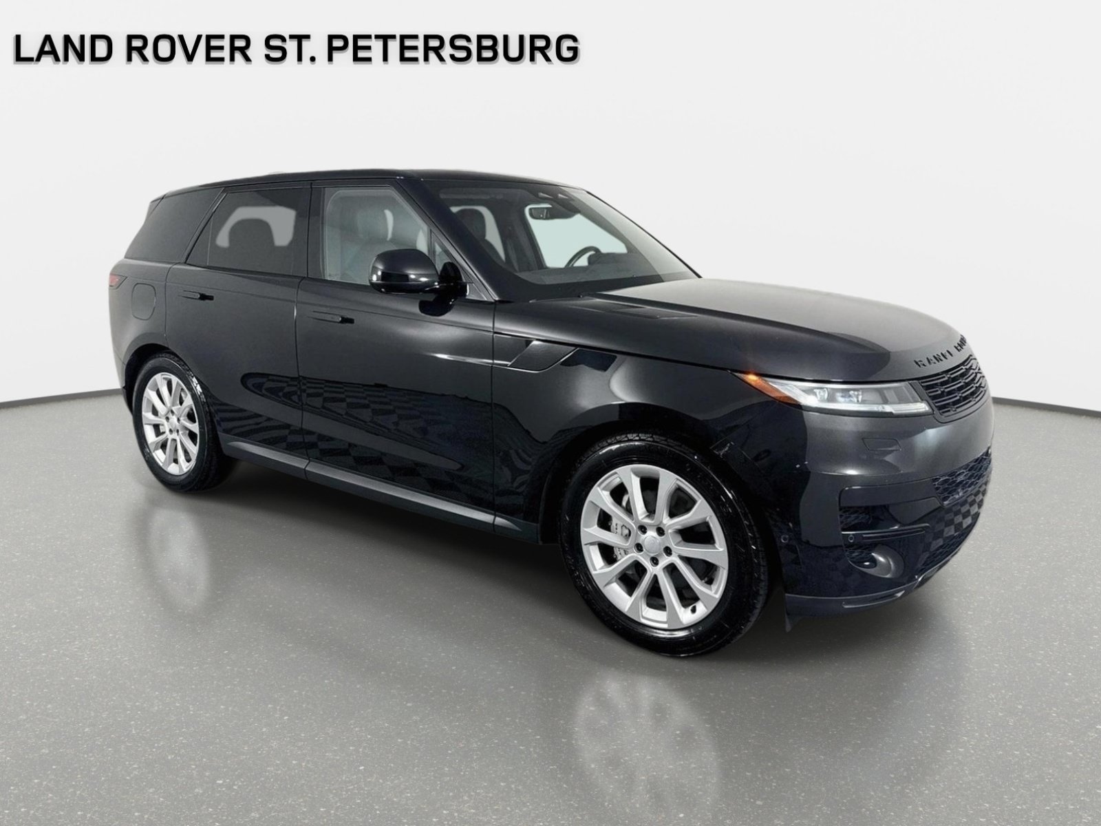 Used 2025 Santorini Black Metallic Land Rover SE image 3