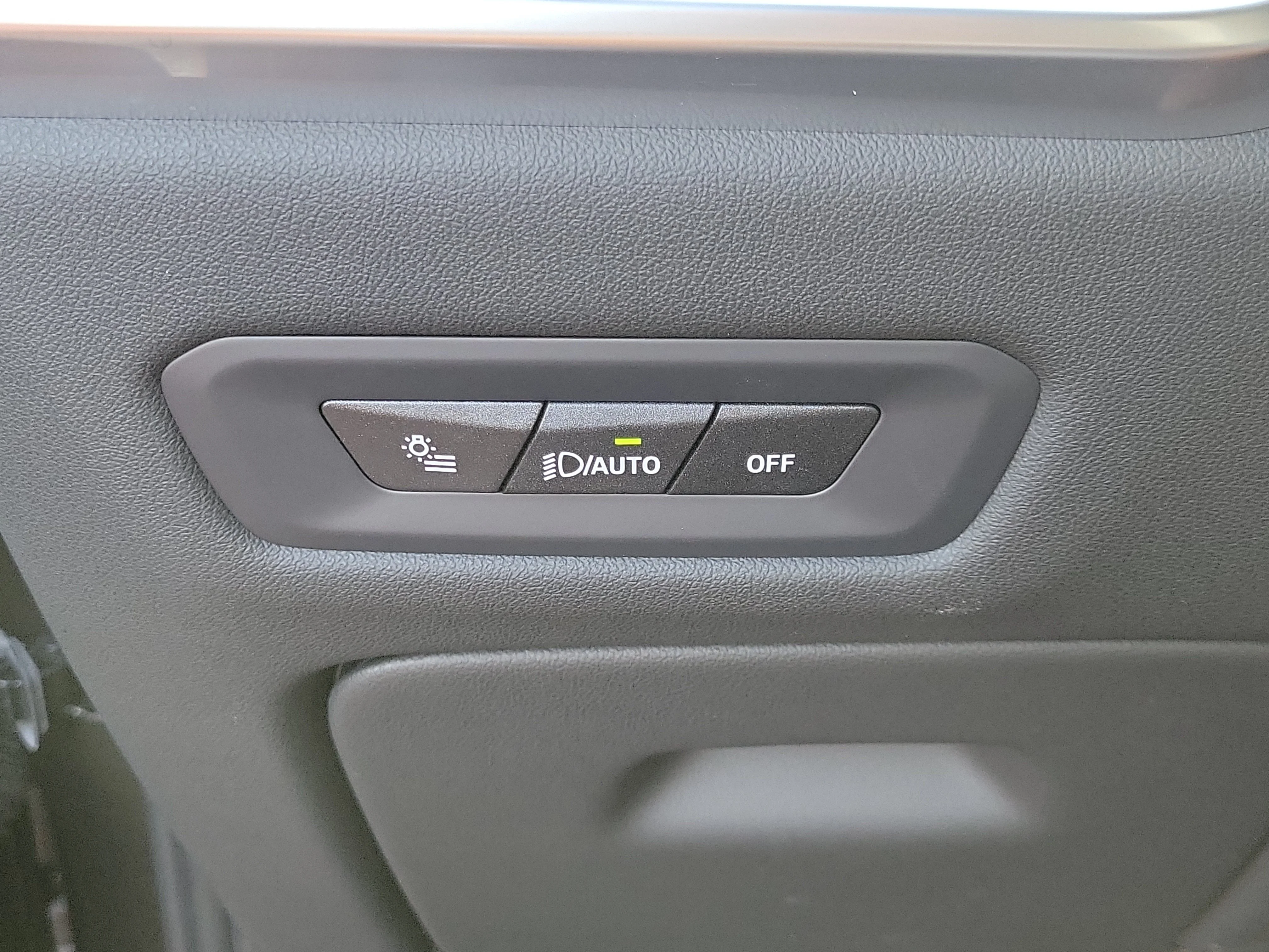 Used 2024 Manhattan Green Metallic BMW sDrive40i image 28