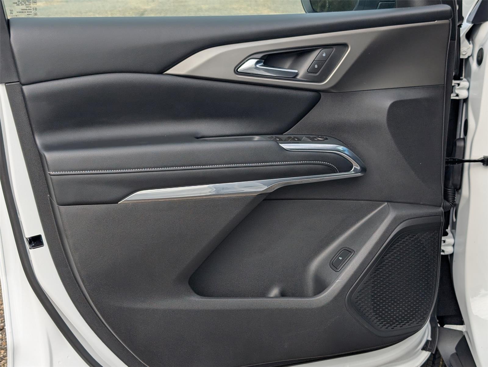 New 2027 Summit White Chevrolet LT image 11