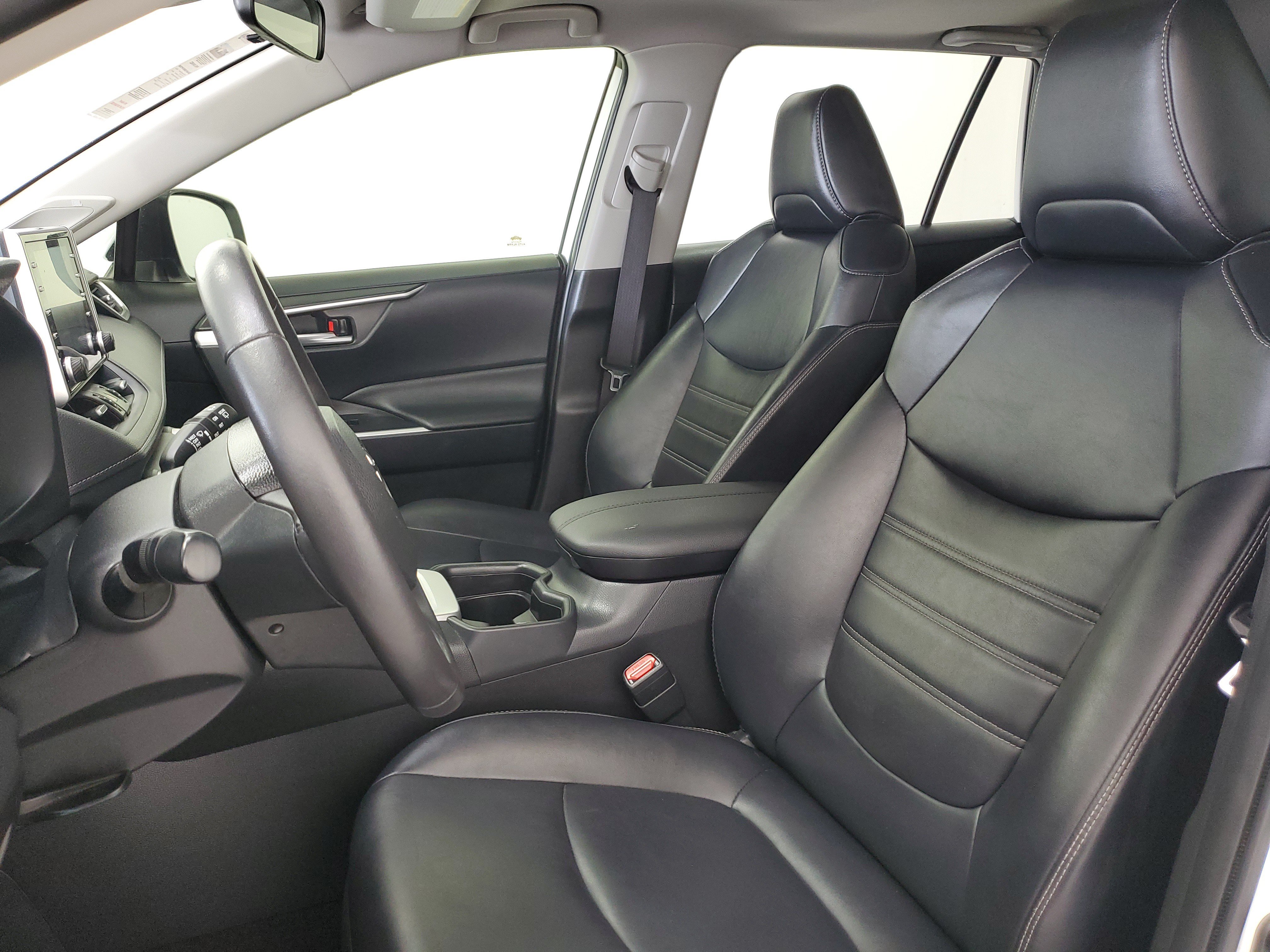 Certified Used 2020 Super White Toyota XLE Premium image 19