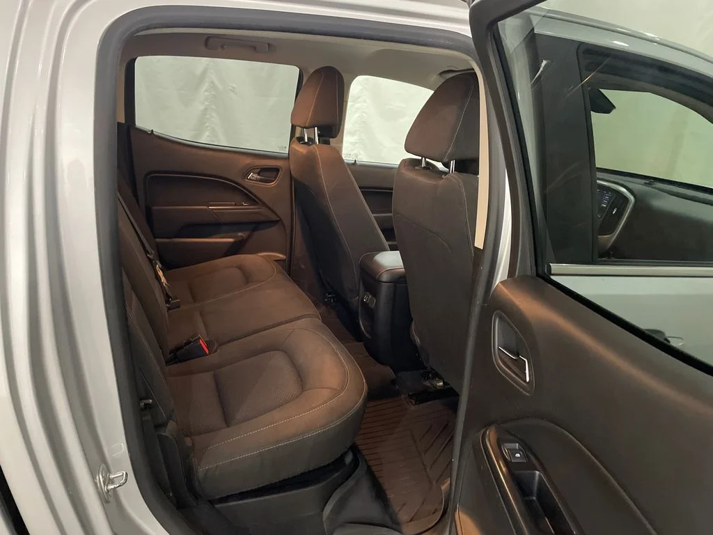 Used 2019 Silver Ice Metallic Chevrolet 4WD LT image 24