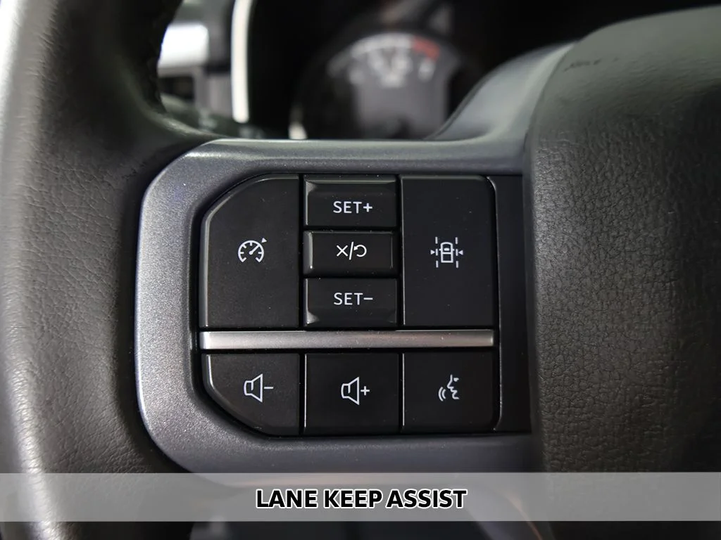 Used 2023 Oxford White Ford XLT image 4