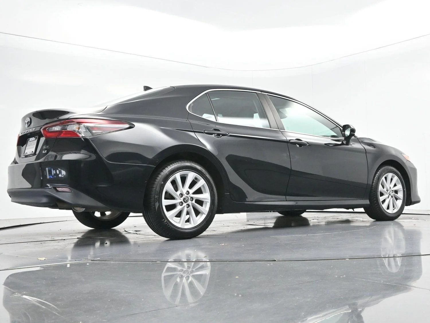 Used 2022 Midnight Black Metallic Toyota LE image 46