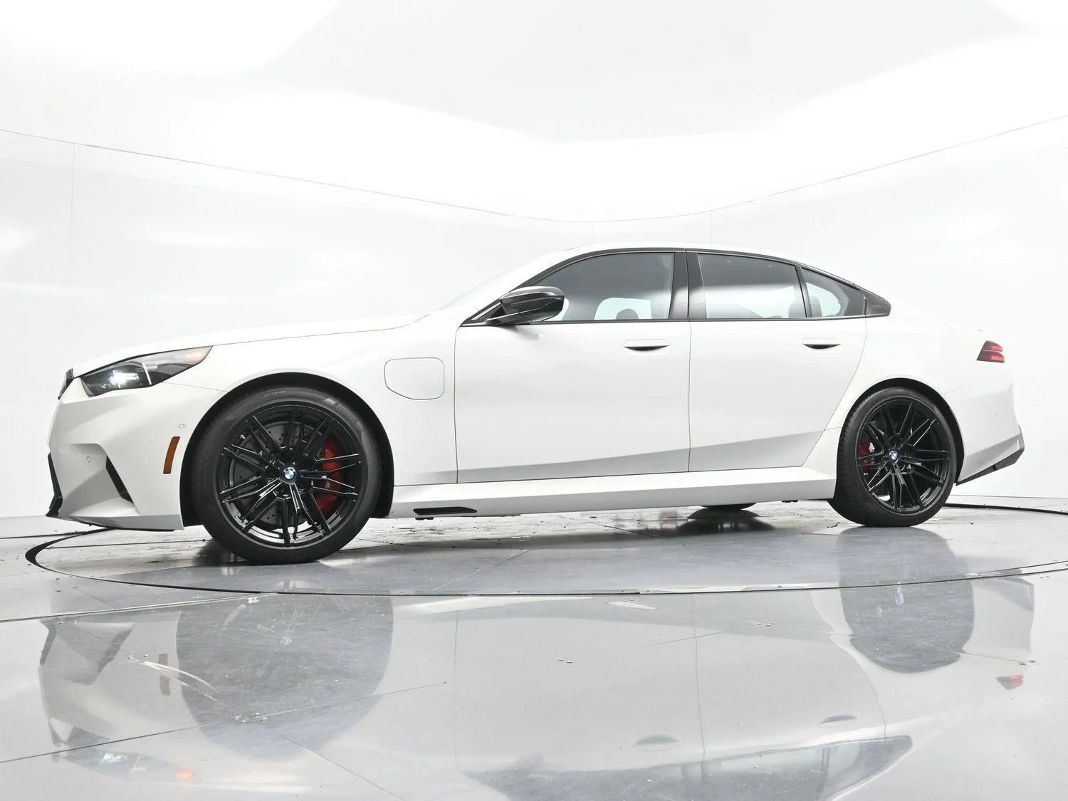 Used 2025 Alpine White BMW Sedan image 53