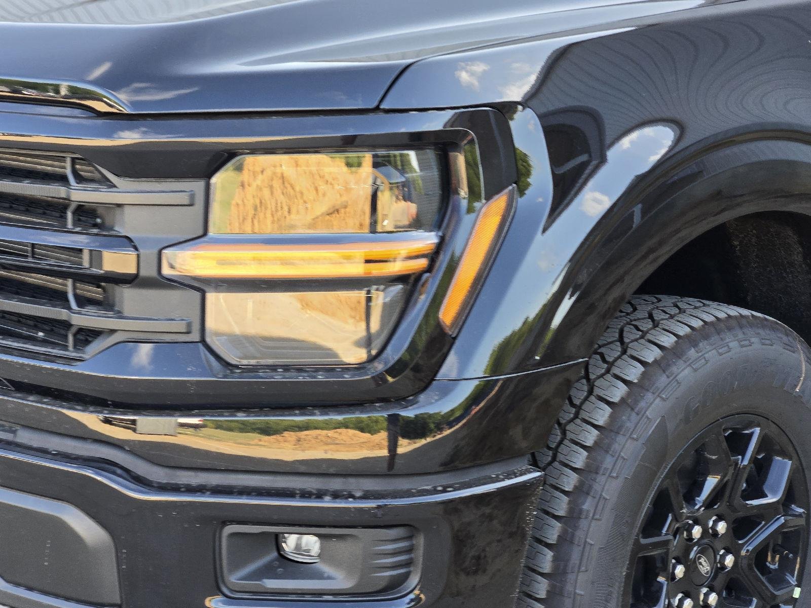 New 2026 Agate Black Metallic Ford XLT image 5