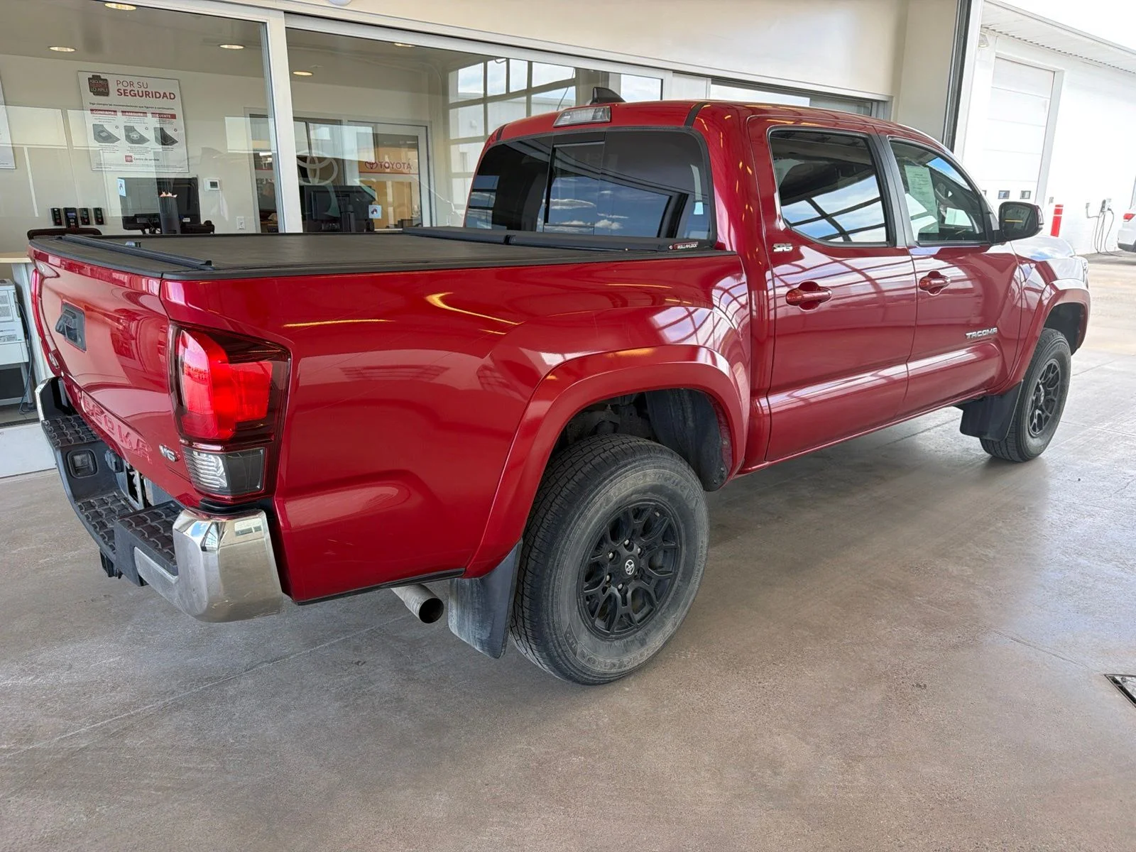 Used 2021 Red Toyota SR5 image 2