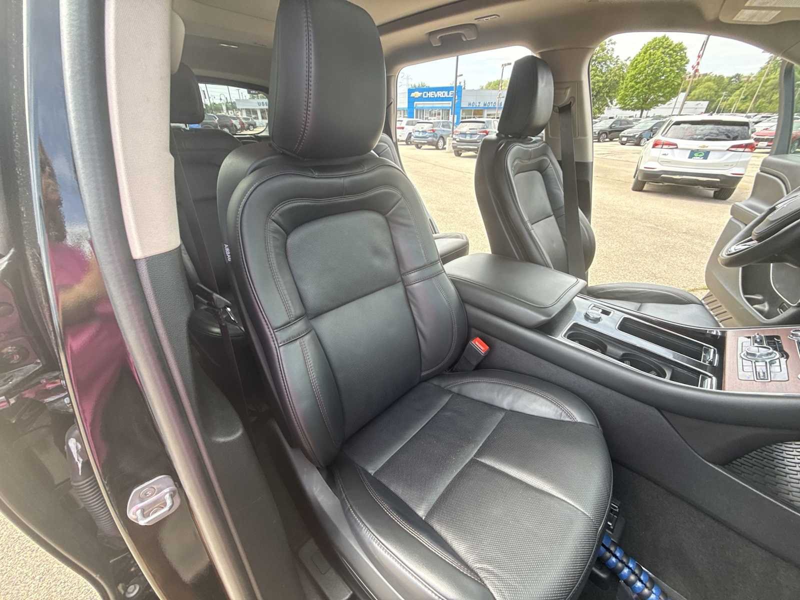 Used 2024 Black Lincoln Reserve image 29