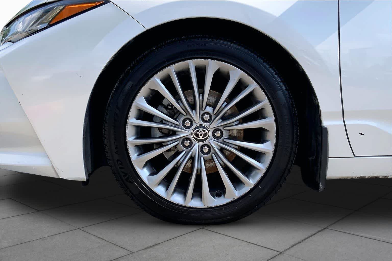 Used 2022 Wind Chill Pearl Toyota Limited image 11